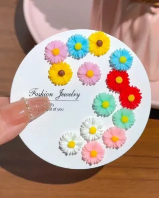 Beautiful Daisy Flower Decor Stud Earrings Set (7 pairs)